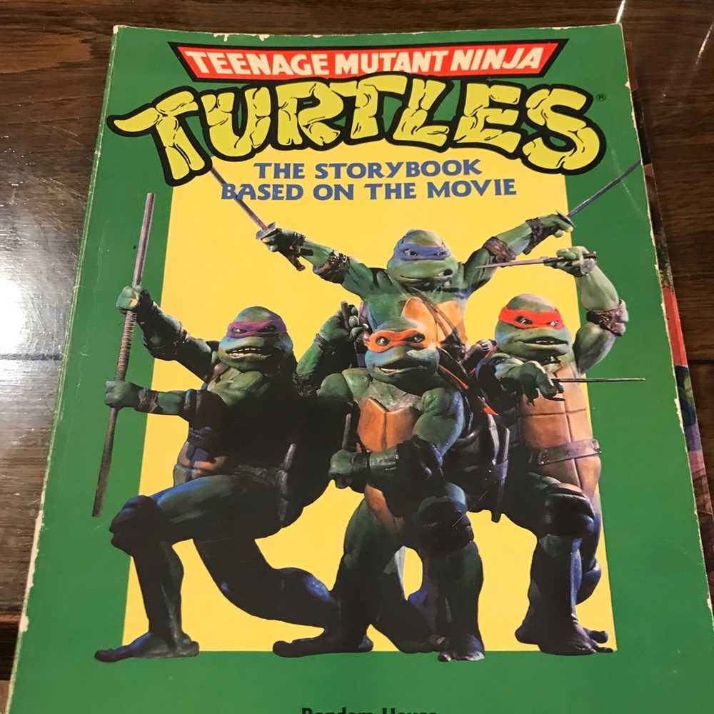 ~~~~~~~~~~~ SOLD__FOUR MOVEABLE NINJA TURTLES/THE NINJA TURTLE MOTORCYCLE/BOOKS - Picture 8 of 16